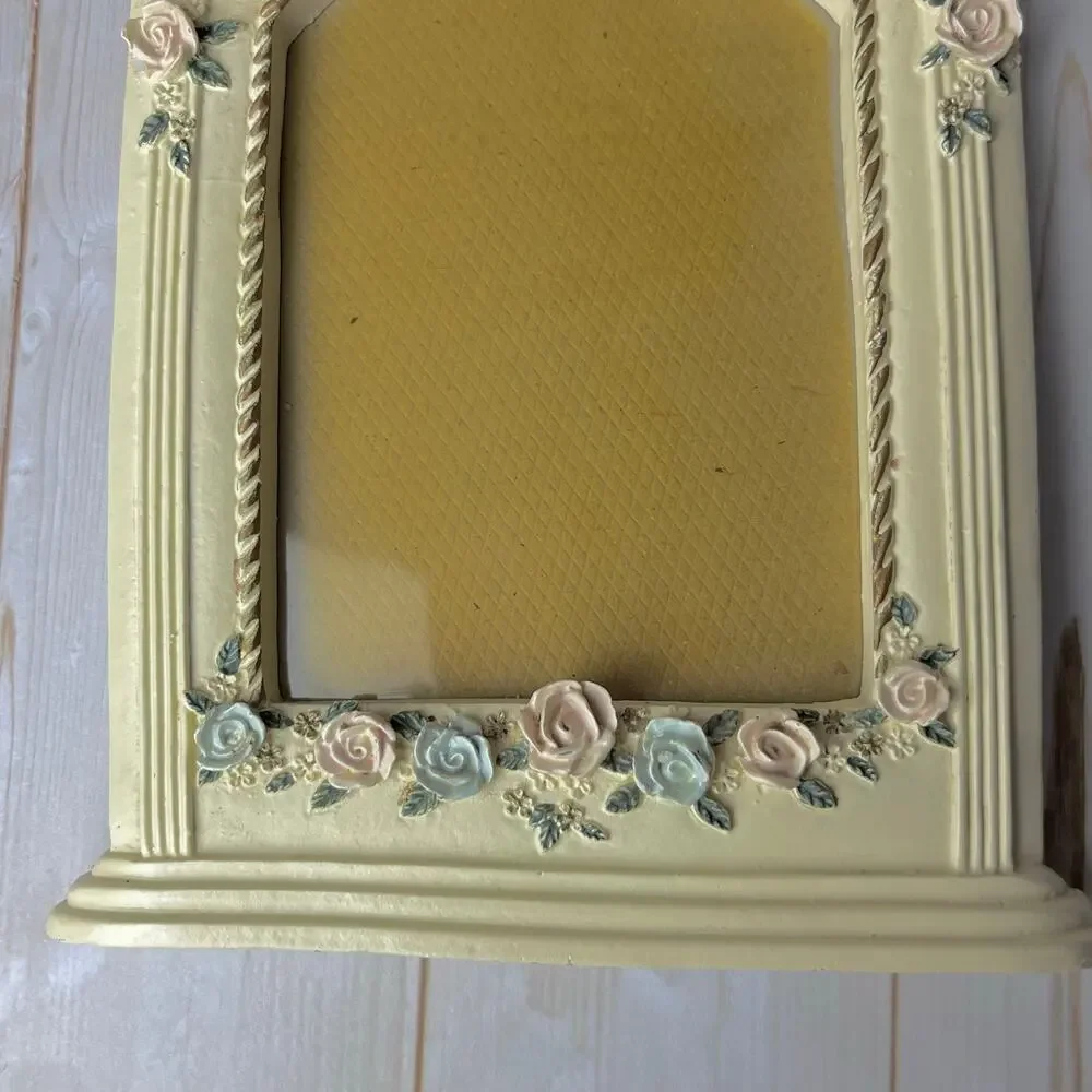 Vintage 90s Cherub Roses Resin Picture Frame Arch Opening Cream w/ Gold Accents
